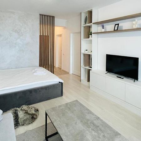 Q Royal Apartment - Palas Center ياش المظهر الخارجي الصورة