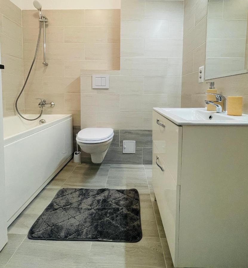 Q Royal Apartment - Palas Center ياش المظهر الخارجي الصورة