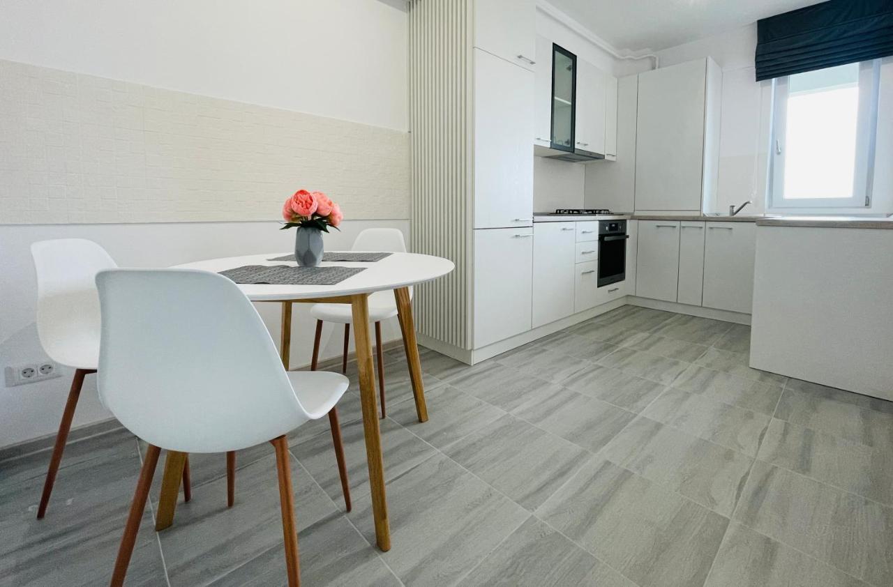 Q Royal Apartment - Palas Center ياش المظهر الخارجي الصورة