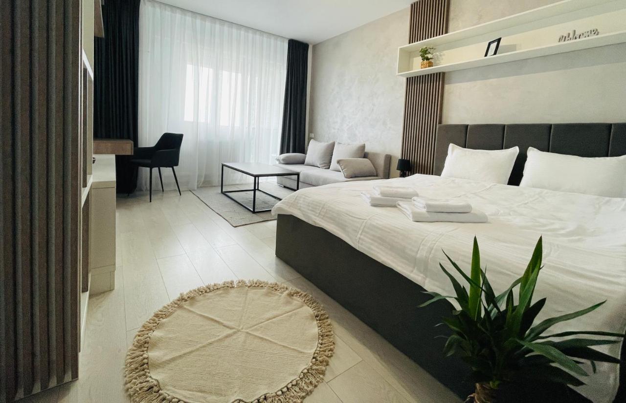 Q Royal Apartment - Palas Center ياش المظهر الخارجي الصورة